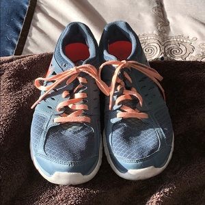 Nike Flex Run. Gray and orange size 6